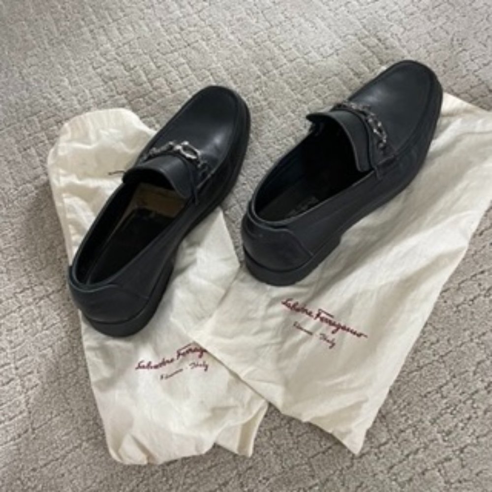 Salvatore Ferragamo black leather loafers with silver horse bit Mens size 10